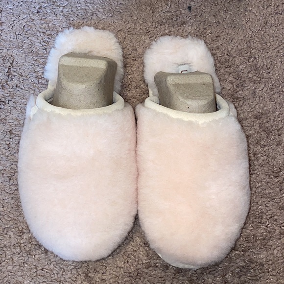 UGG women’s Fluffette slippers size 6. New in box never worn. - Picture 4 of 6